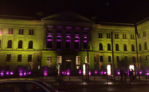 Licht-Installation am Bundesratsgebäude