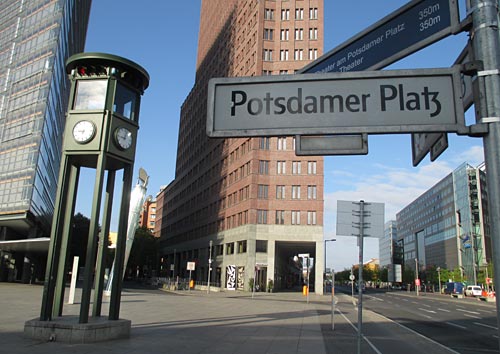 Uhr am Potsdamer Platz